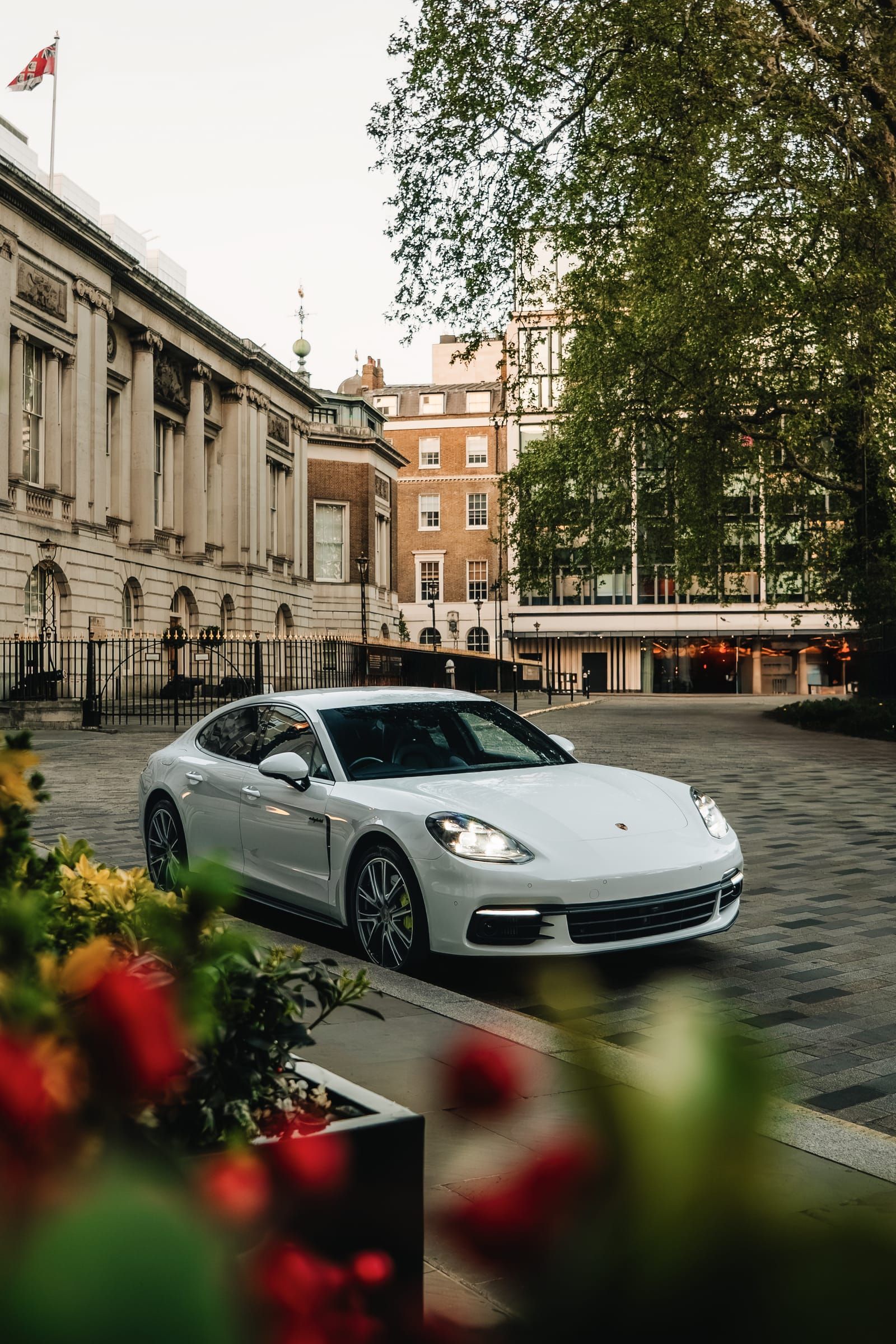 Porsche Panamera luxury chauffeur car, London — gallery photo 5 of 11
